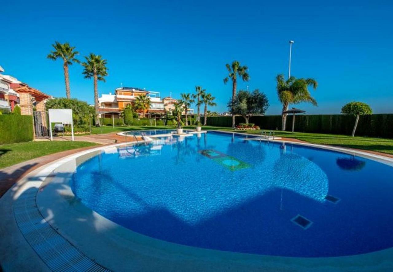 Apartamento "Carmen" Zeniamar โอริอุเอลา ภายนอก รูปภาพ